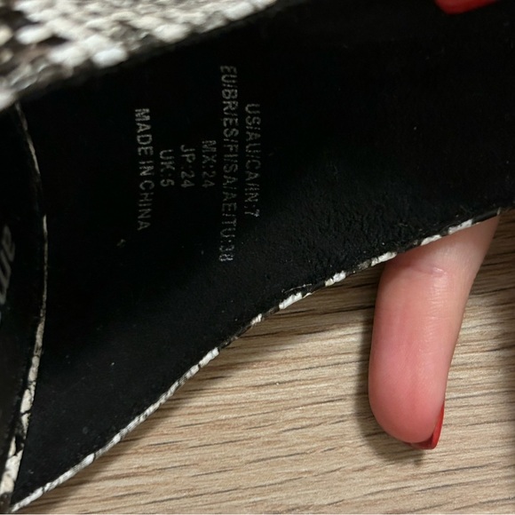 Black and White Snakeskin Heels - Picture 9 of 9